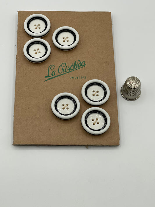 Cartón con 6 botones vintage de pasta color blanco y azul marino. Edición especial 84 aniversario La Crisálida