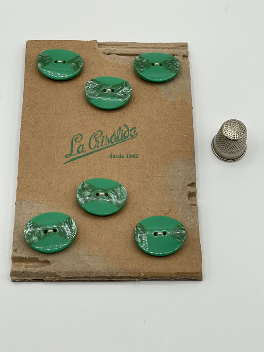 Cartón con 6 botones vintage de pasta color verde. Edición especial 84 aniversario La Crisálida
