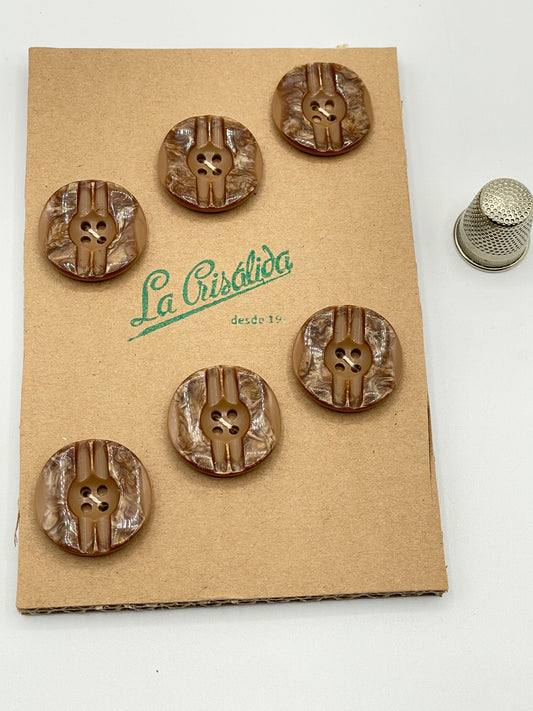 Cartón con 6 botones vintage de pasta color moka nacarado. Edición especial 84 aniversario La Crisálida
