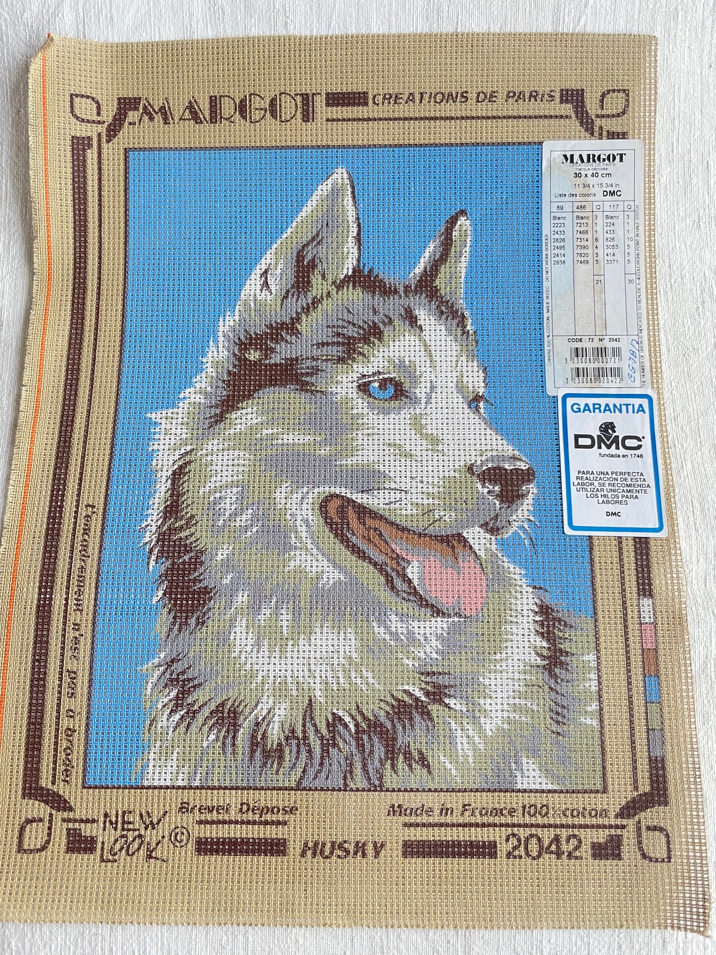 Plancha impresa Petit point perro raza Husky. Marca DMC