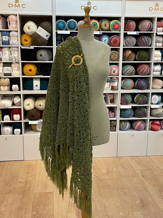 Chal hecho a mano color verde oliva