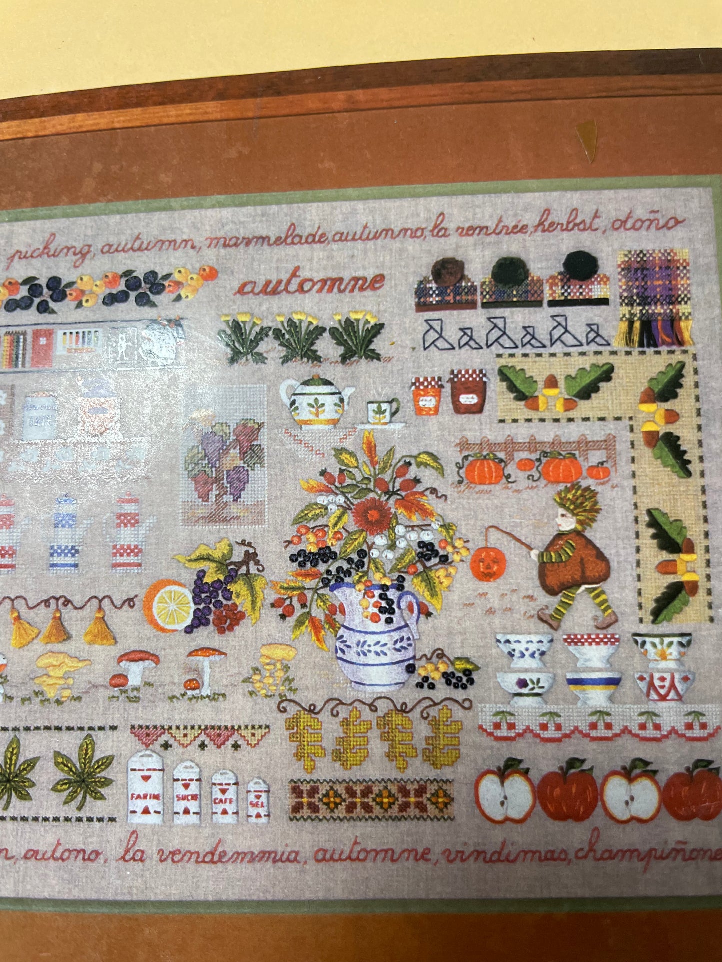 Kit de punto de cruz ROYAL PARIS - 37x45,5 cm - con motivos otoñales - hilos incluidos