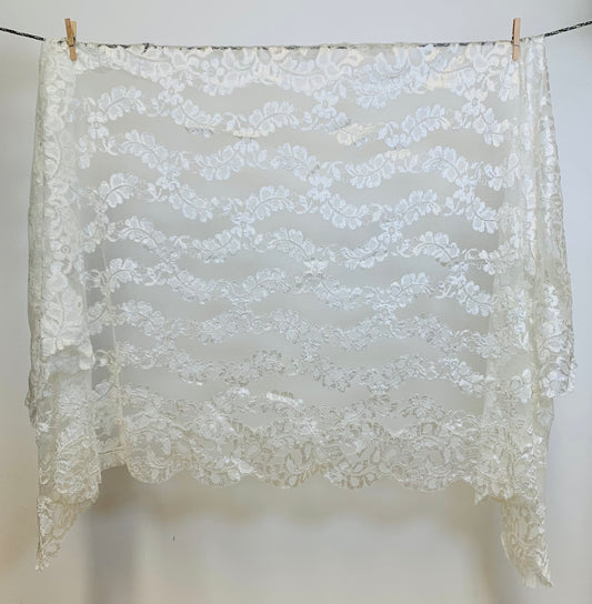 Velo de encaje color blanco SPANISH MANTILLA