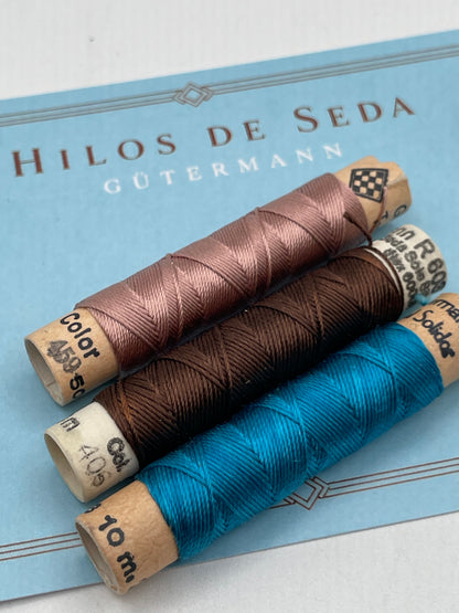 Surtido de 3 Bobinas Seda Pura Antigua Gütermann, 3 colores (Azul pavo real, Marrón nogal y Rosa arcilla)