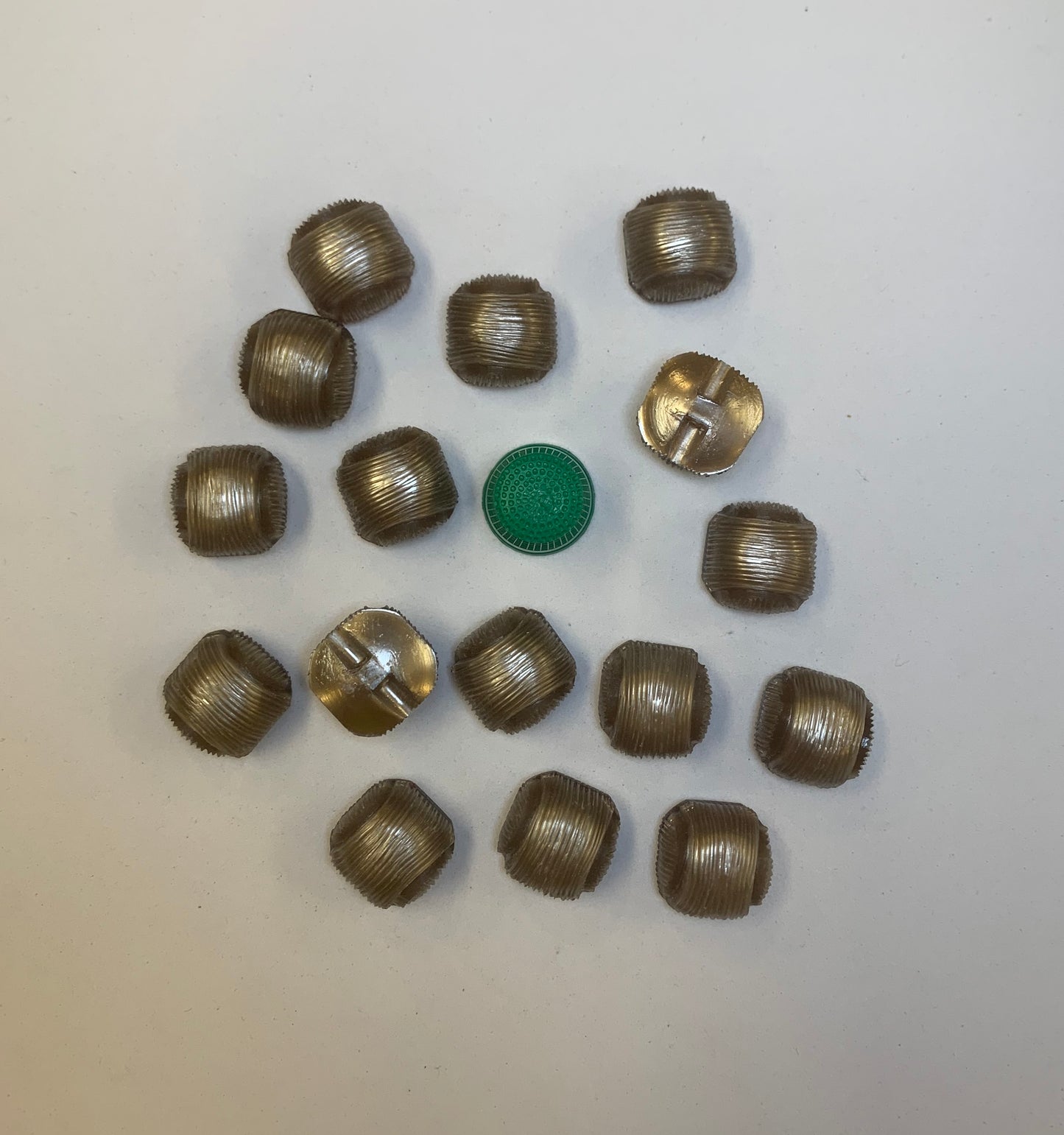 Pack 16 botones vintage color moka