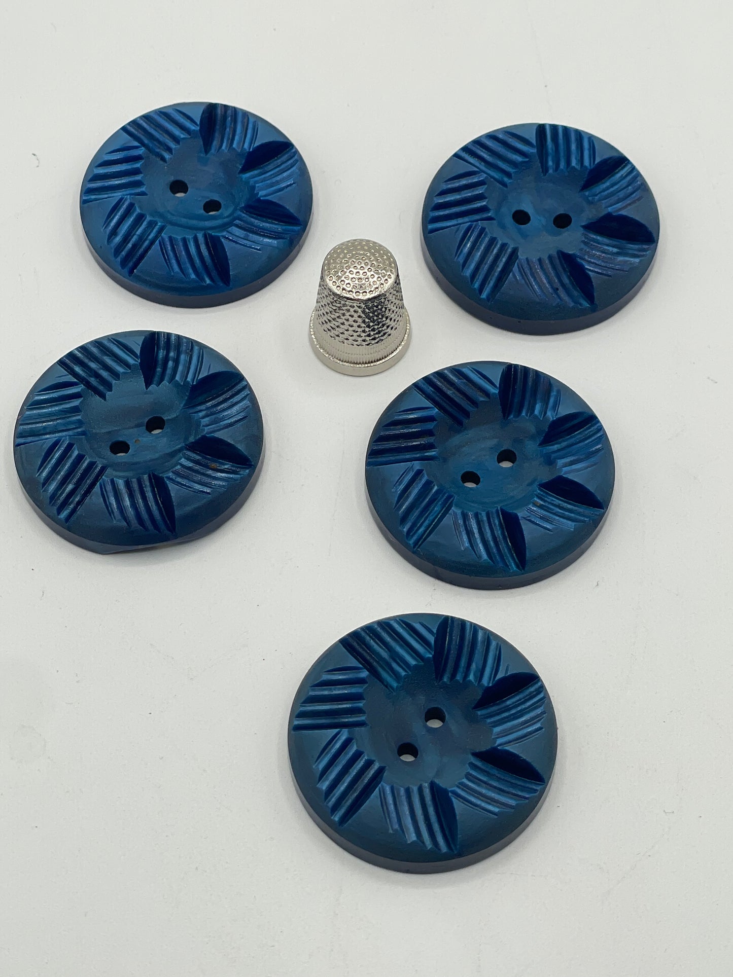 Pack 5 botones vintage años 50 azul tinta tallado