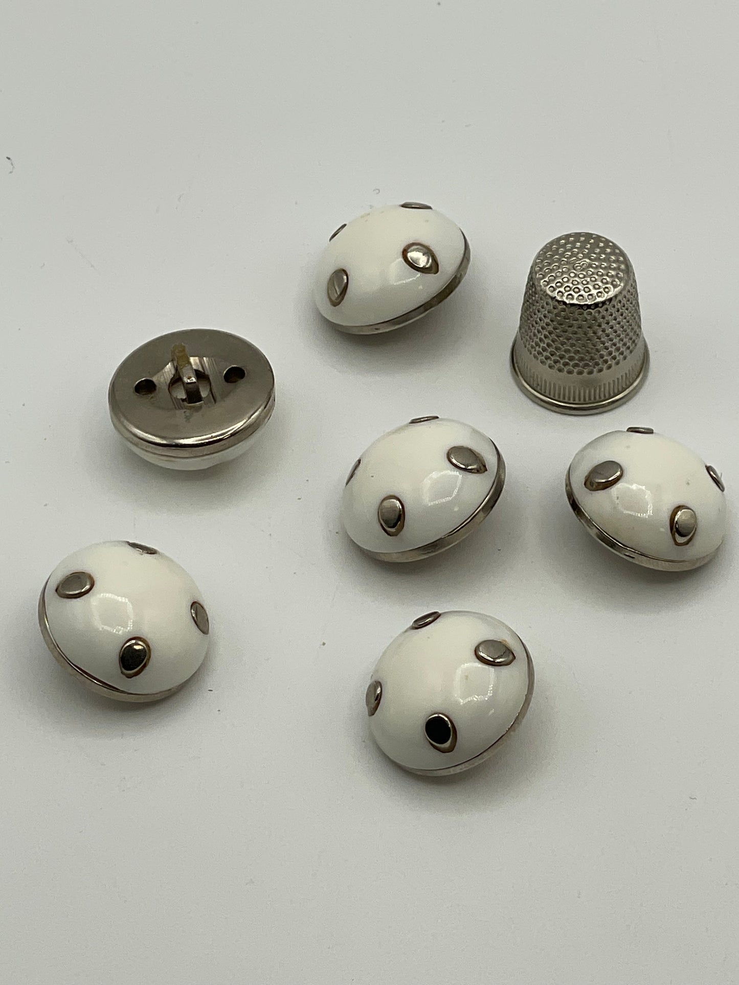 Pack 6 botones vintage de pasta color blanco y plata
