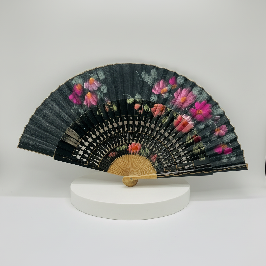 Abanico de madera calado color negro y pintado a mano
