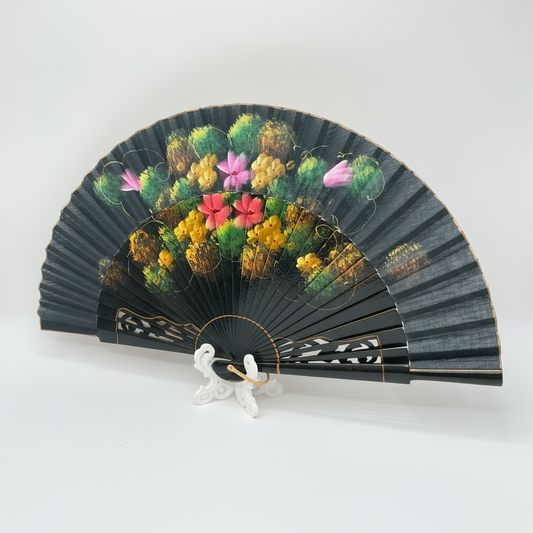Abanico de madera calado color negro y pintado a mano