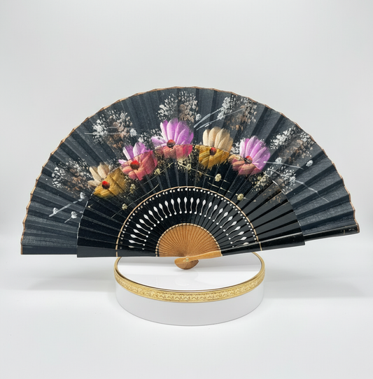 Abanico de madera calado color negro y pintado a mano
