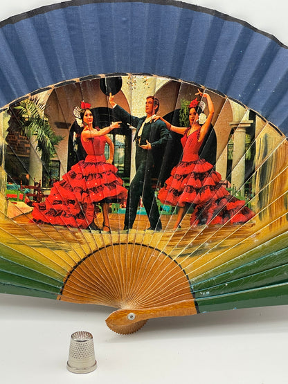 Abanico de madera color verde e imagen impresa de bailaores flamencos