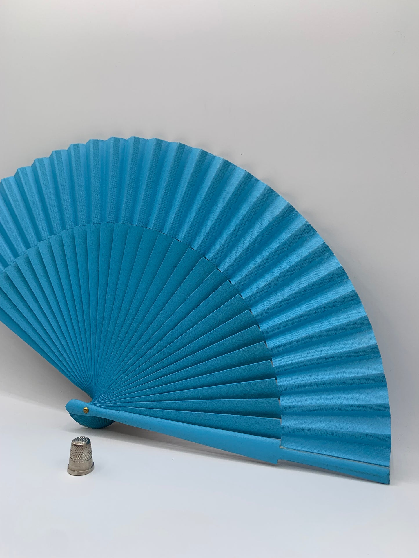 Abanico de madera liso color azul