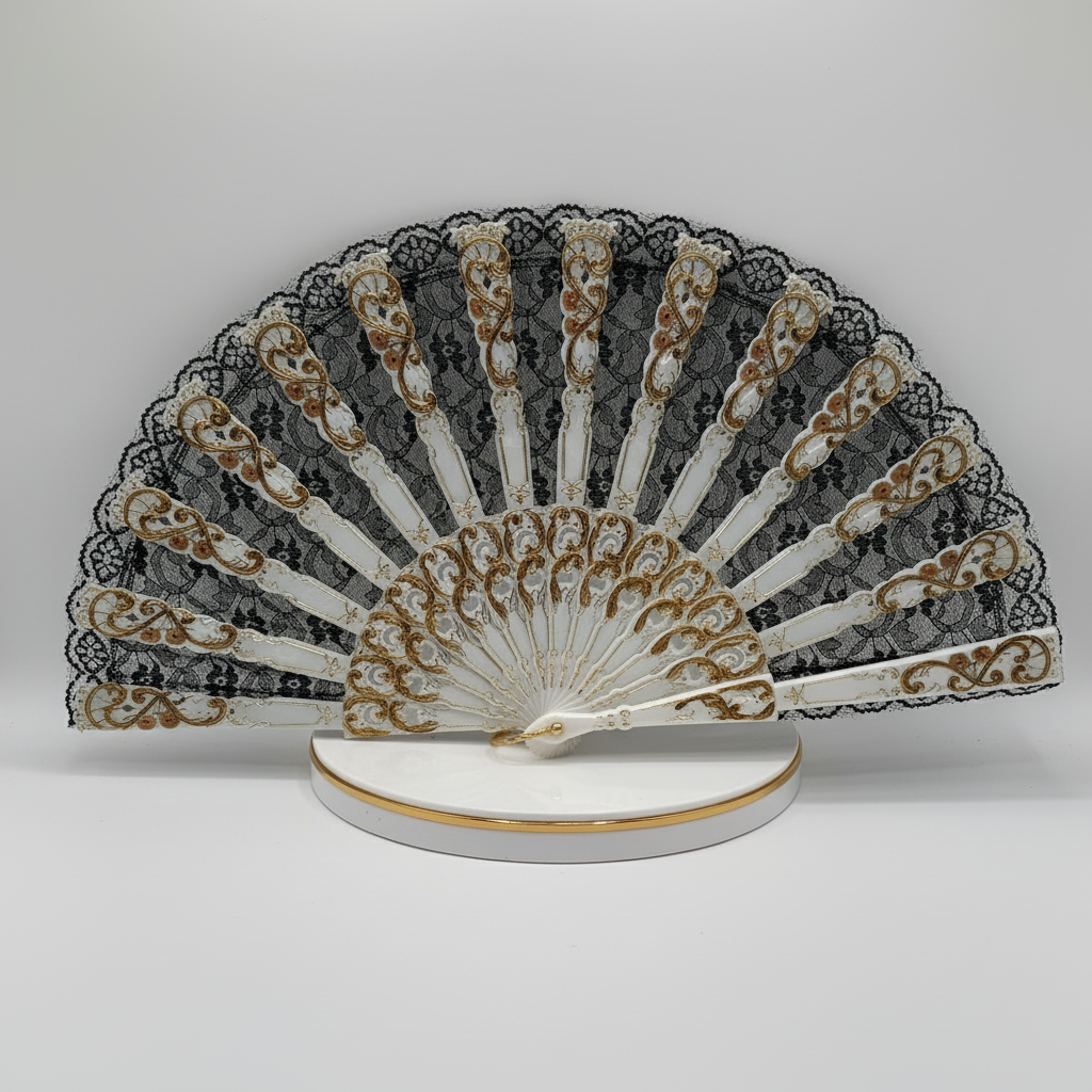 Abanico de pasta color nácar y encaje negro