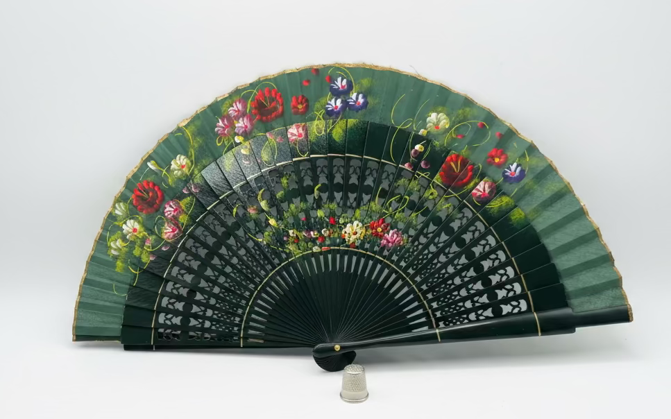 Abanico de madera calado pintado a mano color verde