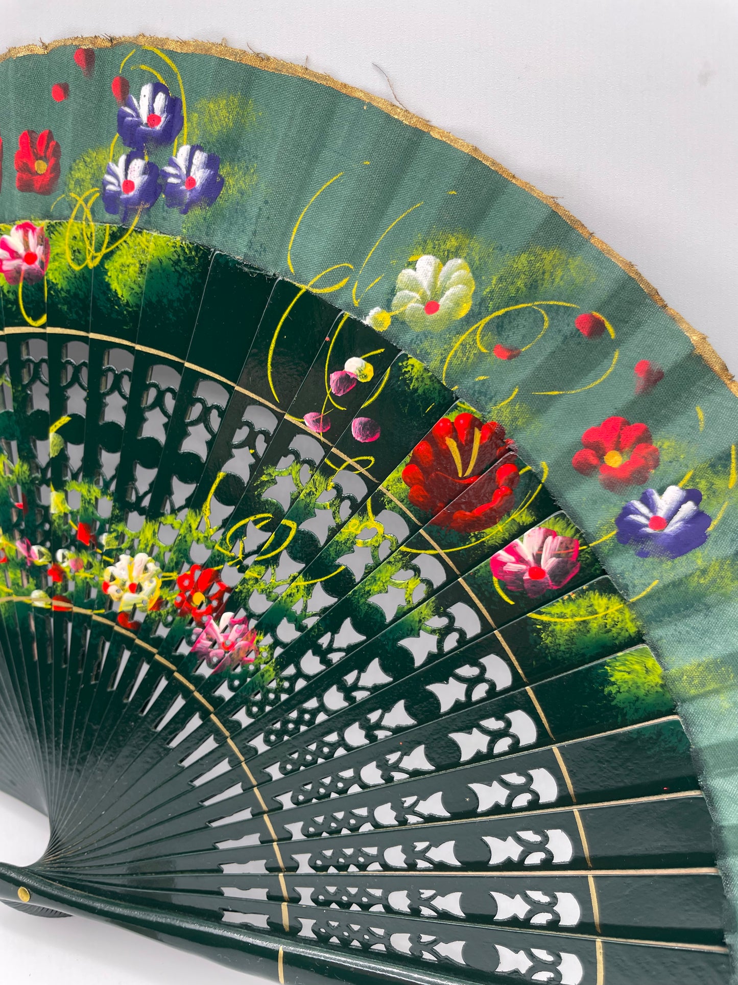 Abanico de madera calado pintado a mano color verde