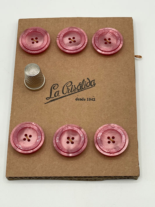Cartón con 6 botones vintage de pasta en color rosa antiguo. Edición especial 84 aniversario La Crisálida