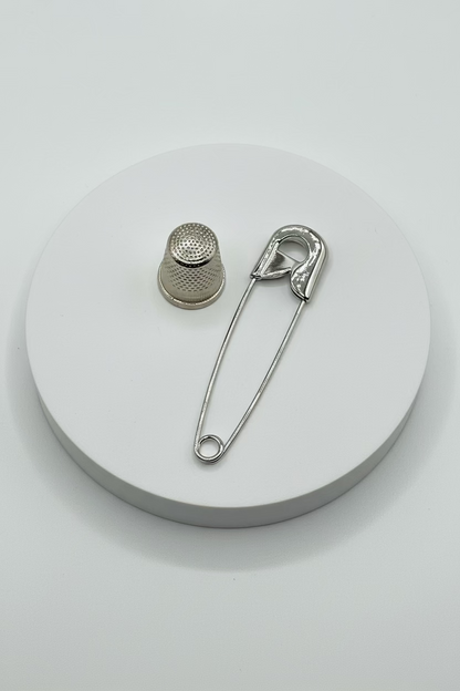 Broche tipo imperdible fantasía con diseño clásico