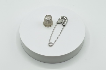 Broche tipo imperdible fantasía con diseño clásico