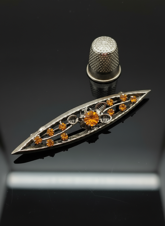 Broche de metal y strass estilo victoriano