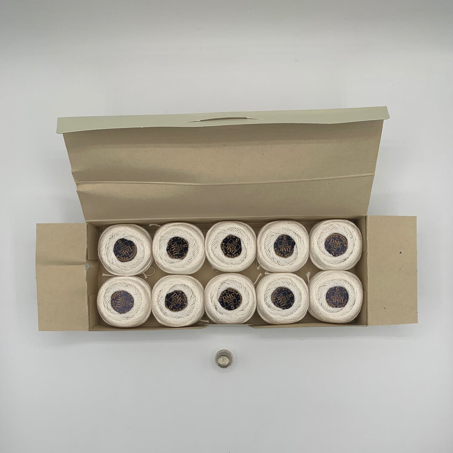 Caja de ovillos perlé Nº 5 (BLANC 5200) - 100% Algodón DMC
