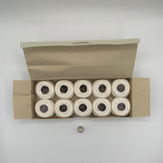 Caja de ovillos perlé Nº 5 (BLANC 5200) - 100% Algodón DMC