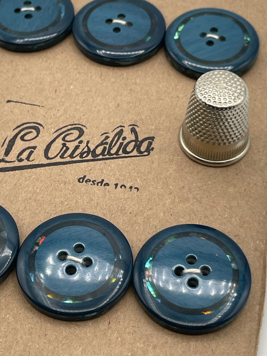 Cartón con 6 botones vintage de pasta color azul petróleo y reflejos de colores. Edición especial 84 aniversario La Crisálida