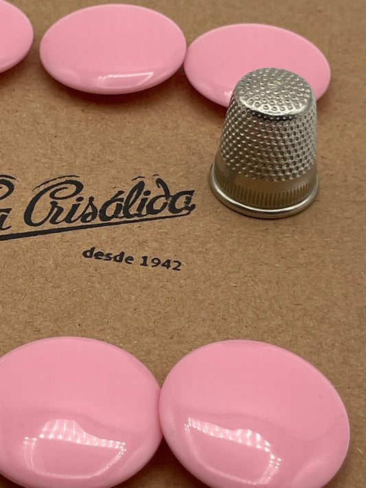 Cartón con 6 botones vintage de pasta color rosa. Edición especial 84 aniversario La Crisálida