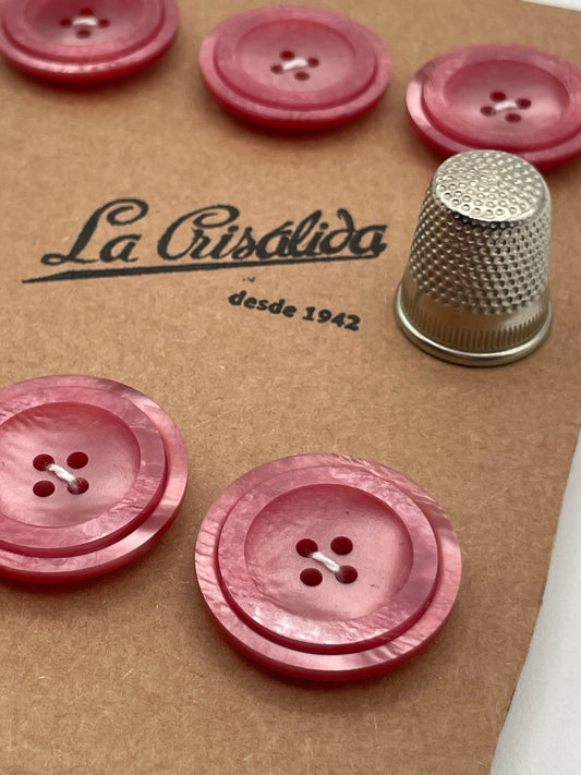 Cartón con 6 botones vintage de pasta color rosa. Edición especial 84 aniversario La Crisálida