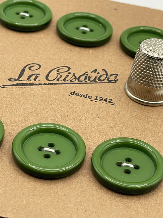 Cartón con 6 botones vintage de pasta color verde hierba. Edición especial 84 aniversario La Crisálida