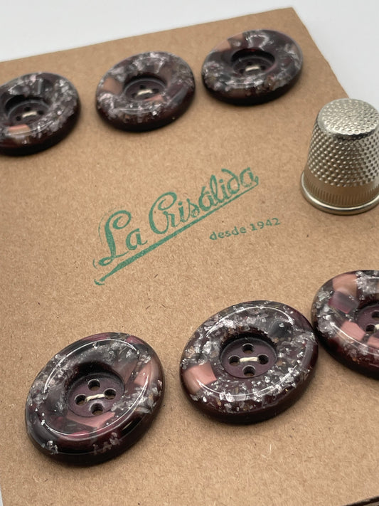 Cartón con 6 botones vintage de pasta ovalados colores berenjena, rosa y reflejos de cristal. Edición especial 84 aniversario La Crisálida