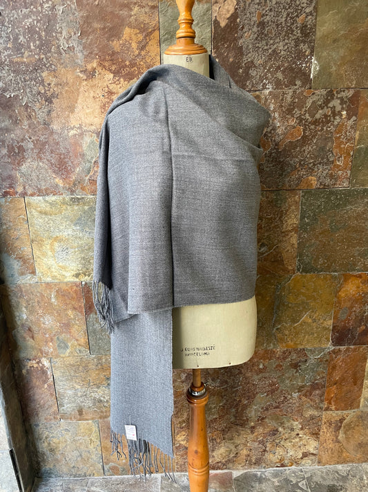 Chal vintage con fleco en color gris GAL-LUS