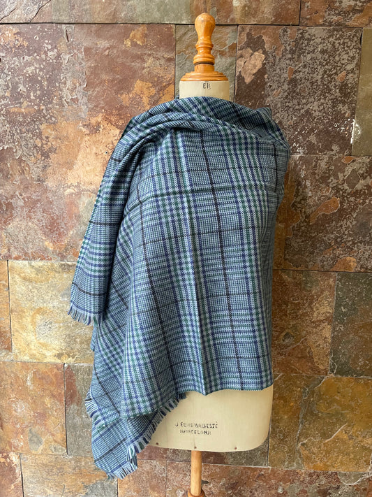 Chal vintage en tonos azules, marca Gutlan