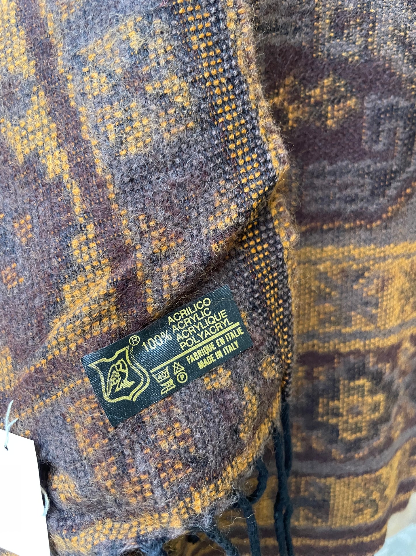 Chal vintage italiano con fleco en color mostaza y tonos marrones