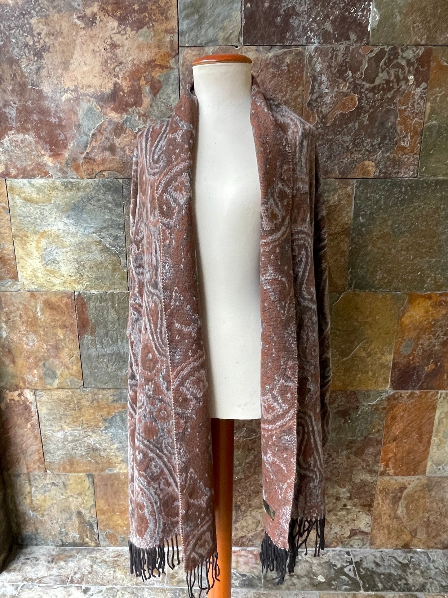 Chal vintage italiano con fleco en tonos marrones 68 x 195 cm