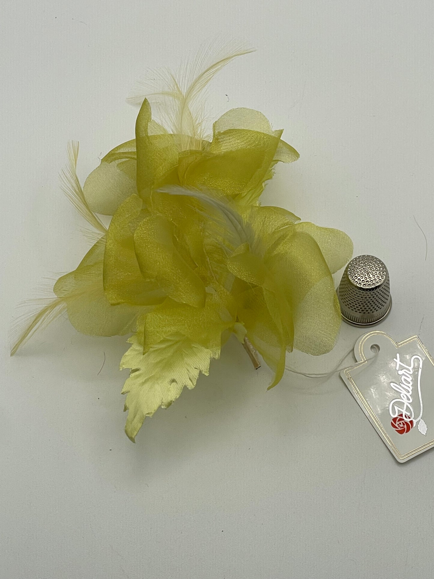 Flor de tela color amarillo Deliart