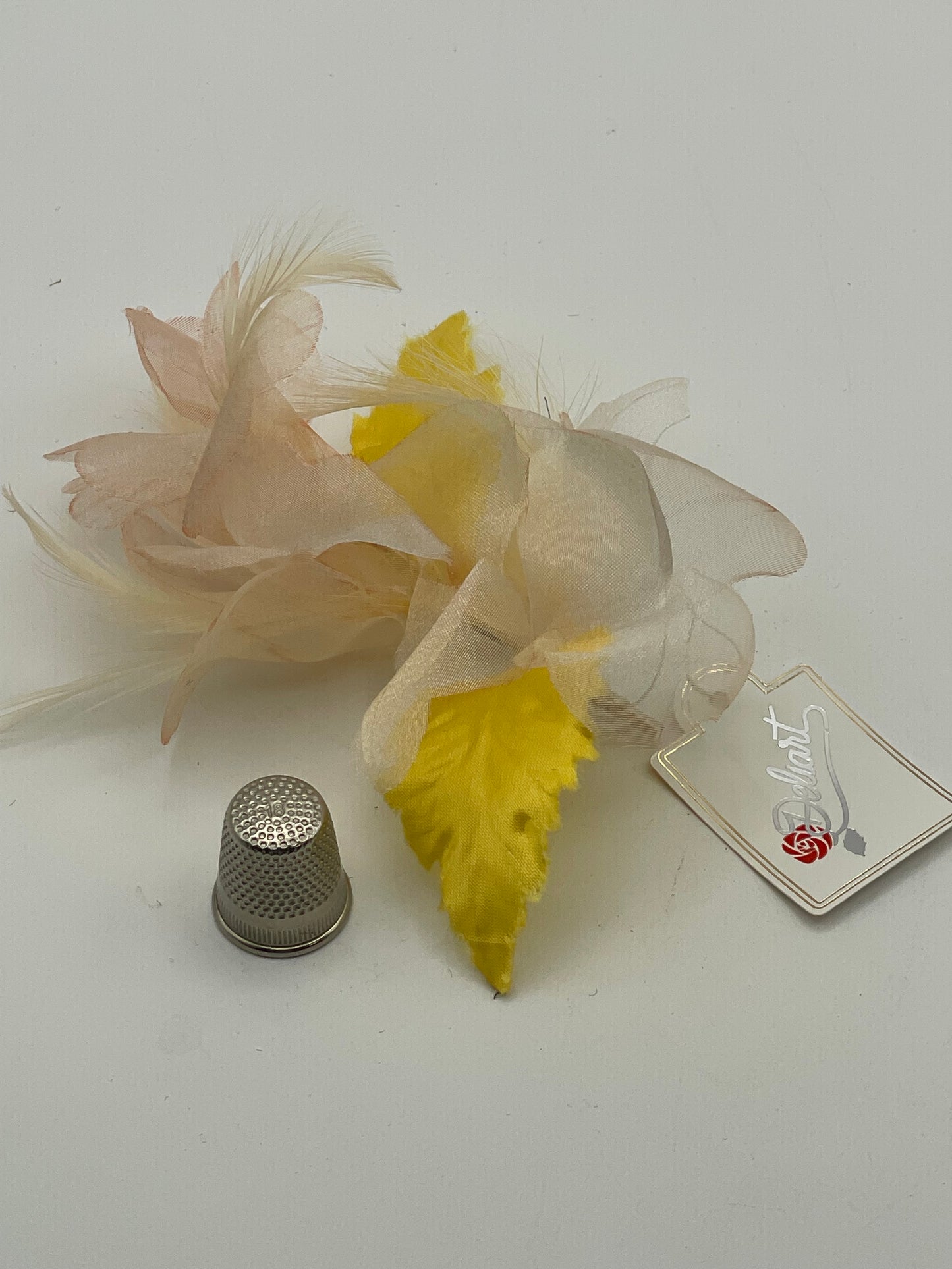 Flor de tela color amarillo Deliart