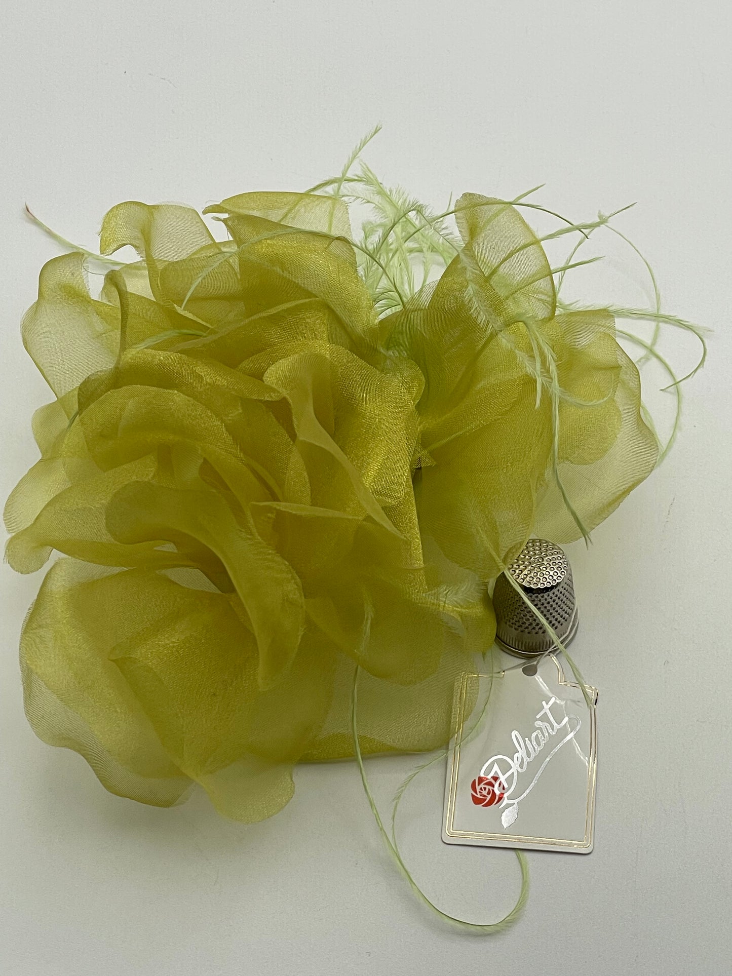 Flor de tela color amarillo mostaza y verde lima Zorquesa