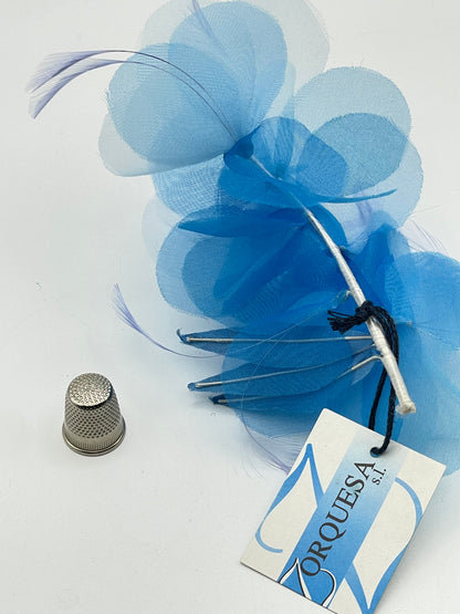 Flor de tela color azul Zorquesa