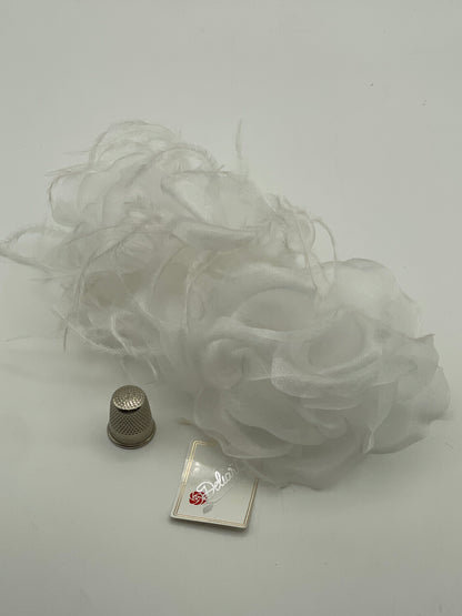 Flor de tela color blanco Deliart
