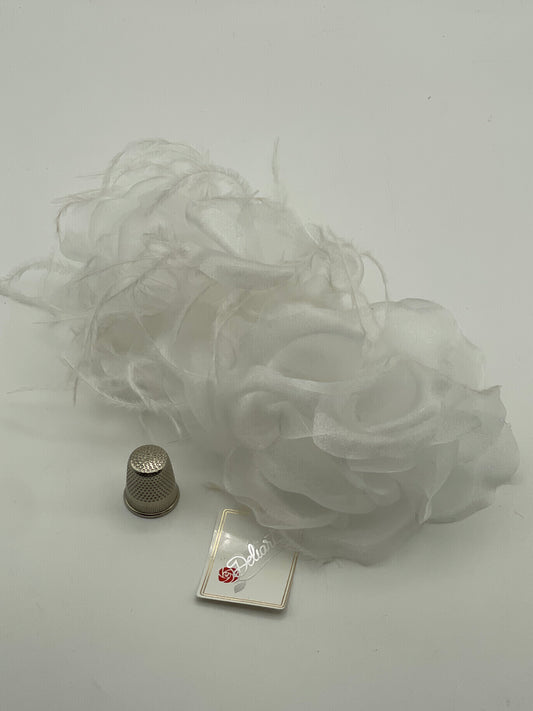 Flor de tela color blanco Deliart