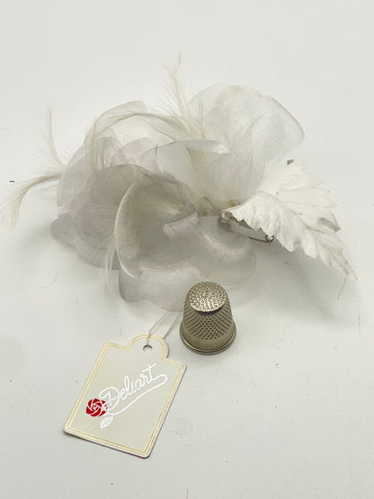 Flor de tela color blanco Deliart