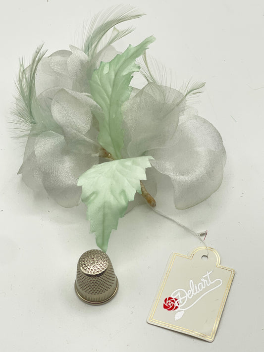 Flor de tela color blanco y verde claro Deliart