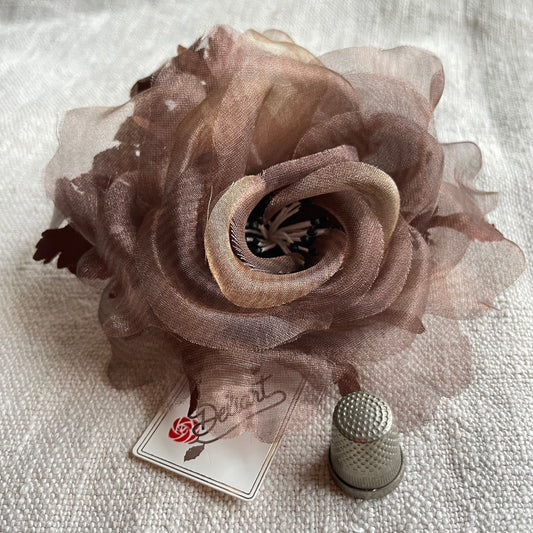 Flor de tela color café