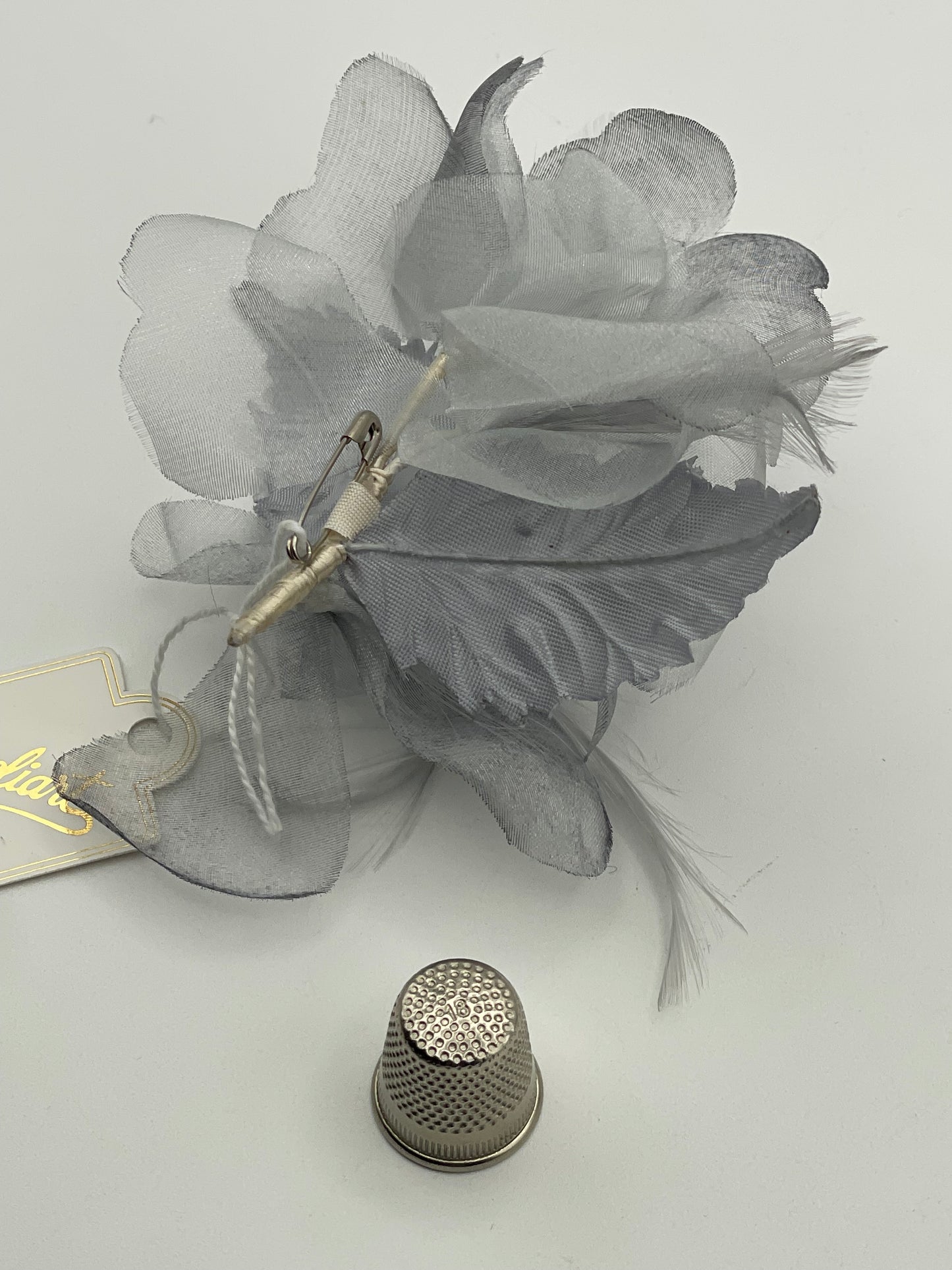 Flor de tela color gris Deliart