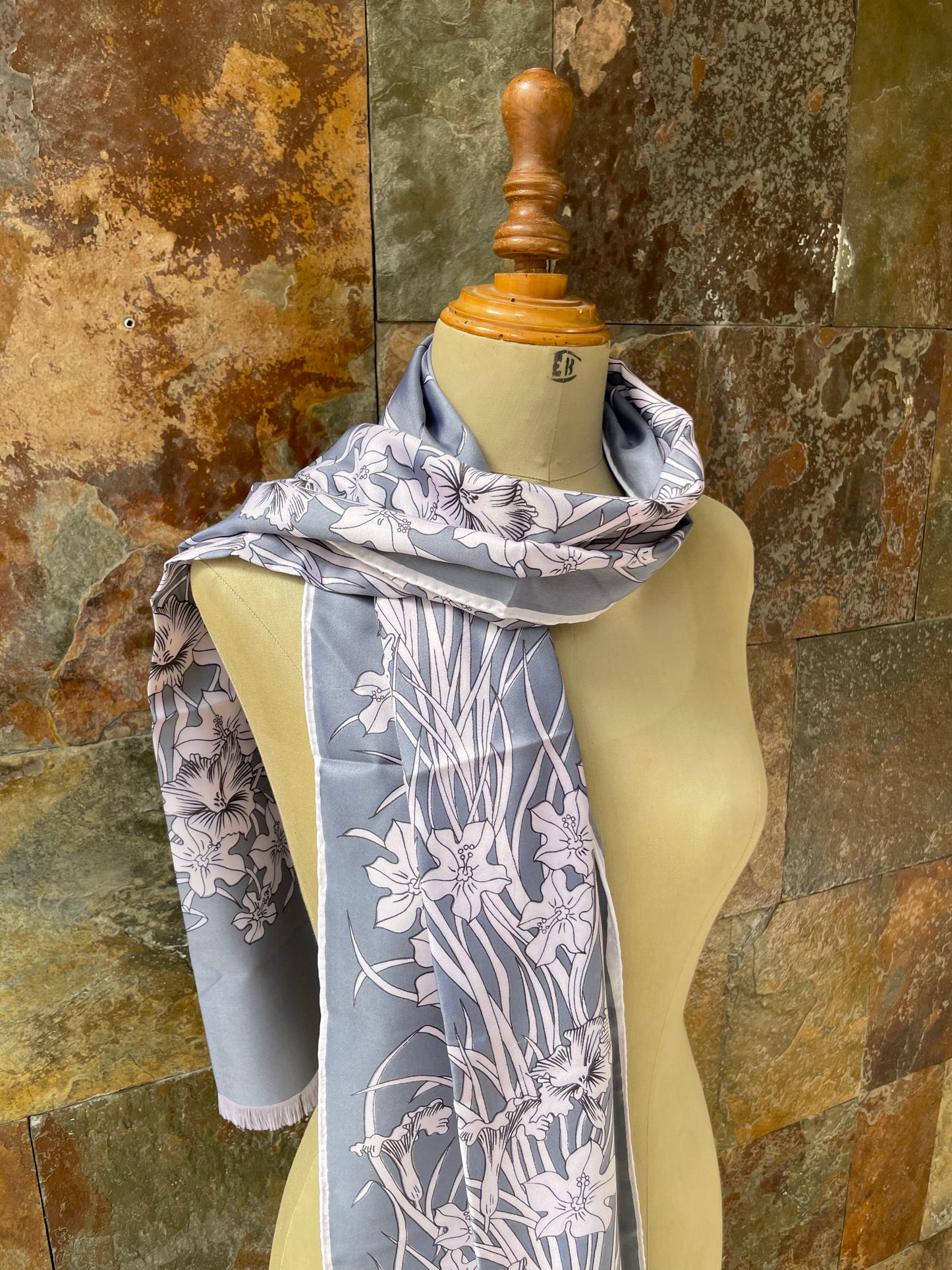 Foulard vintage años 70 en colores azul grisáceo y blanco SANTANGELO