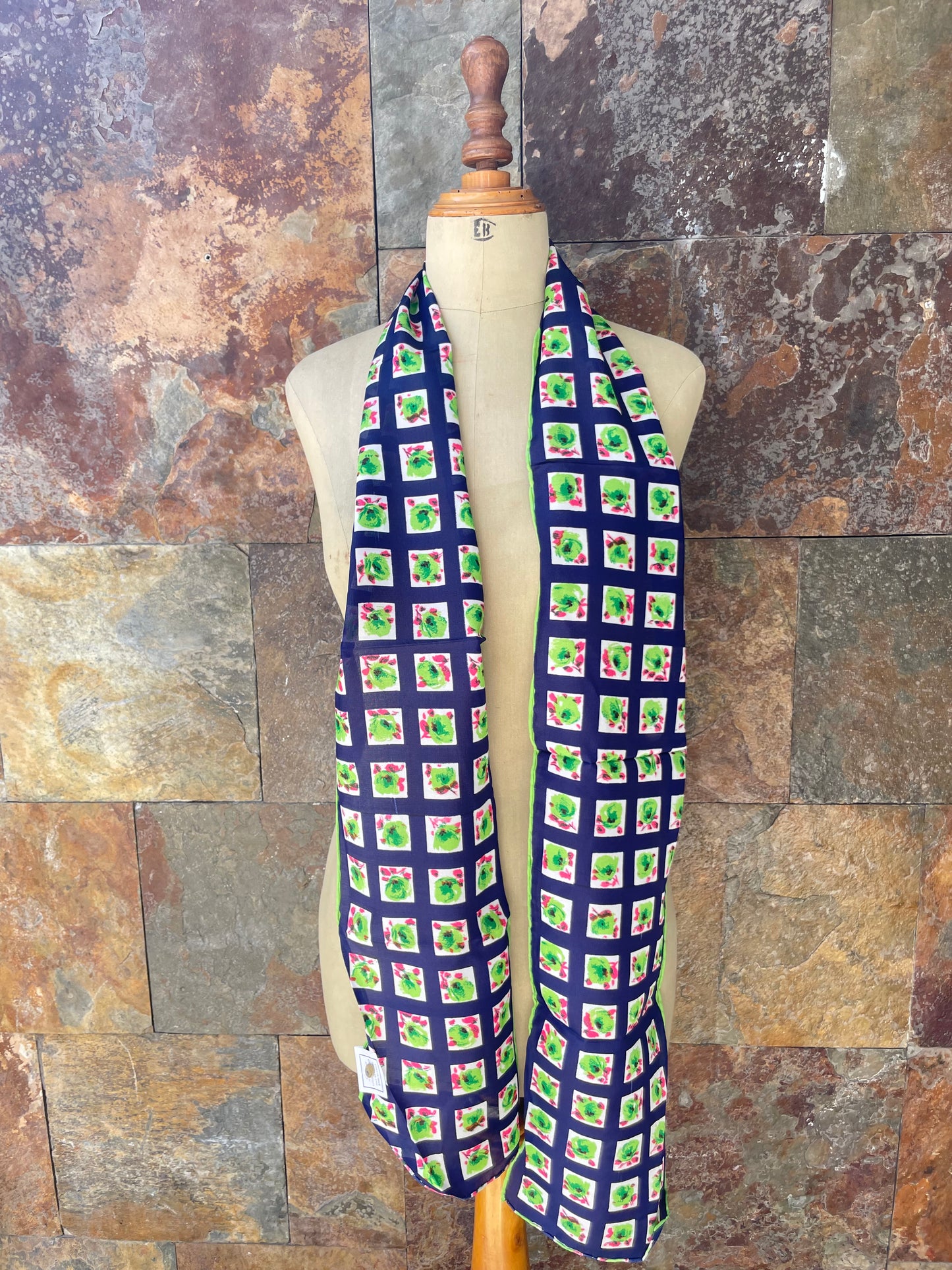 Foulard vintage años 70 en colores azul marino, verde lima y rosa