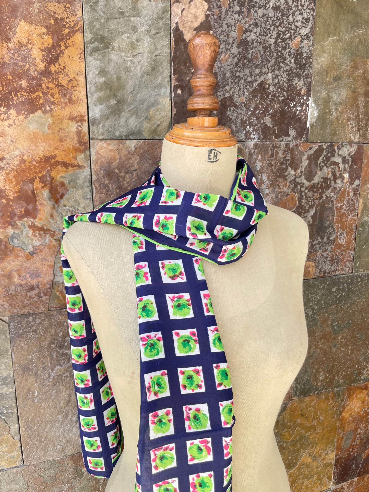 Foulard vintage años 70 en colores azul marino, verde lima y rosa