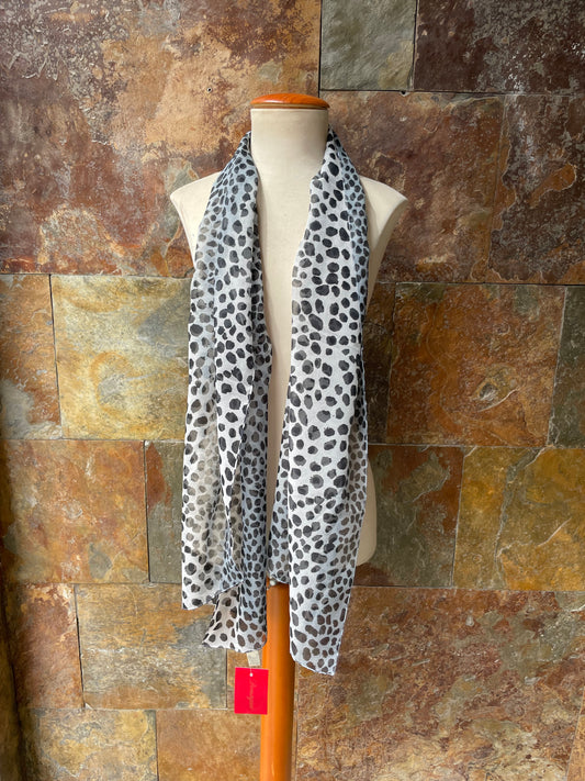 Foulard vintage italiano años 70 color blanco y negro animal print DOMÍNGUEZ