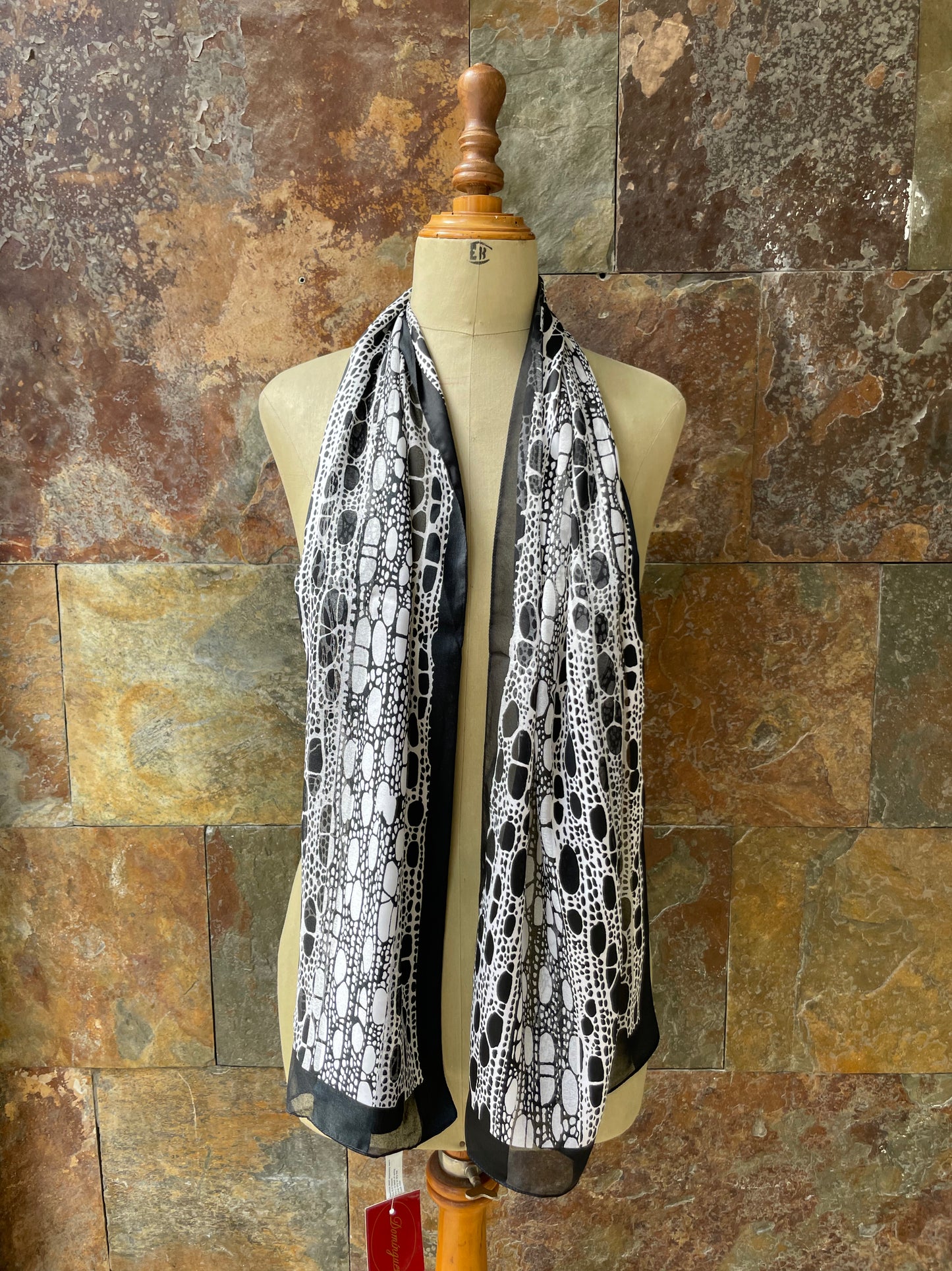 Foulard vintage italiano años 70 color blanco y negro con estampado abstracto