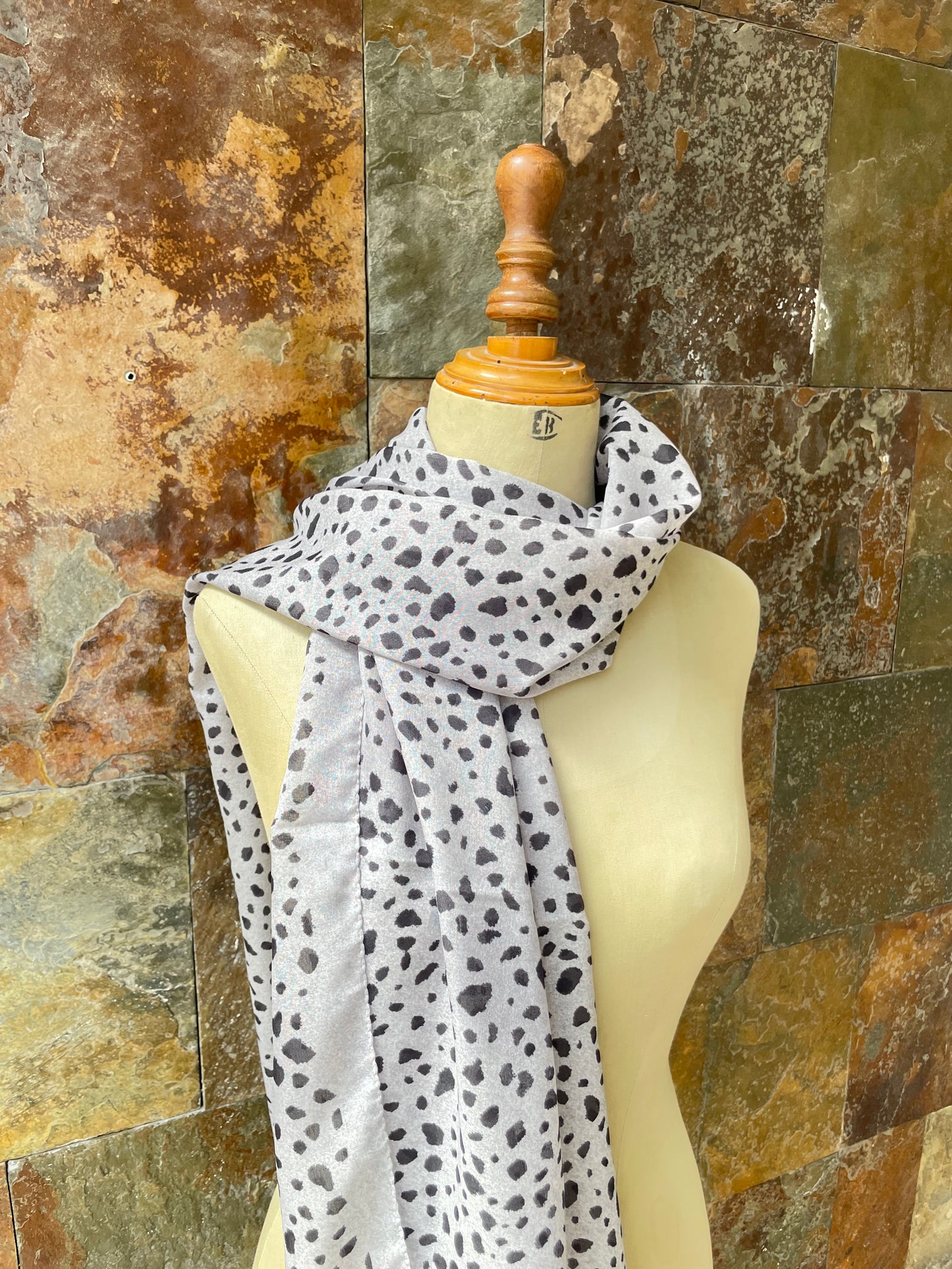 Foulard vintage italiano años 70 color gris y negro